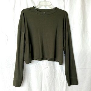Green crop top lock sleeve shirt